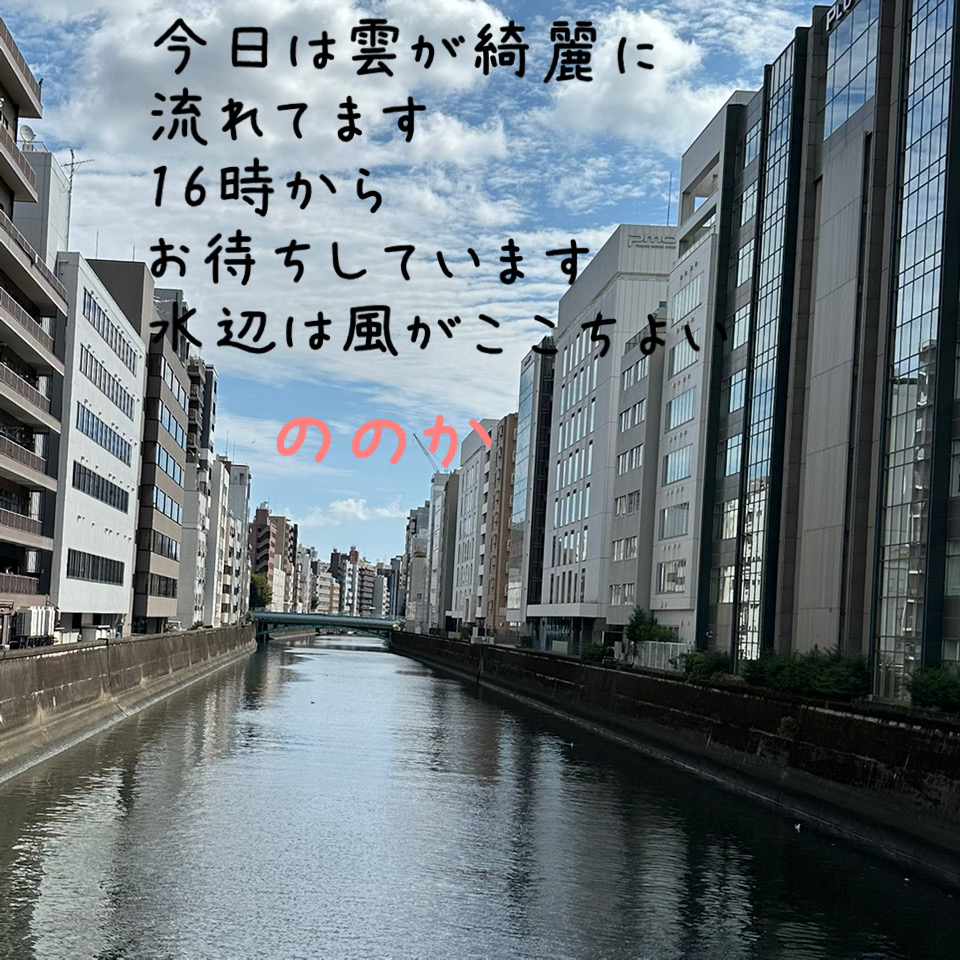 ビルの間画像
